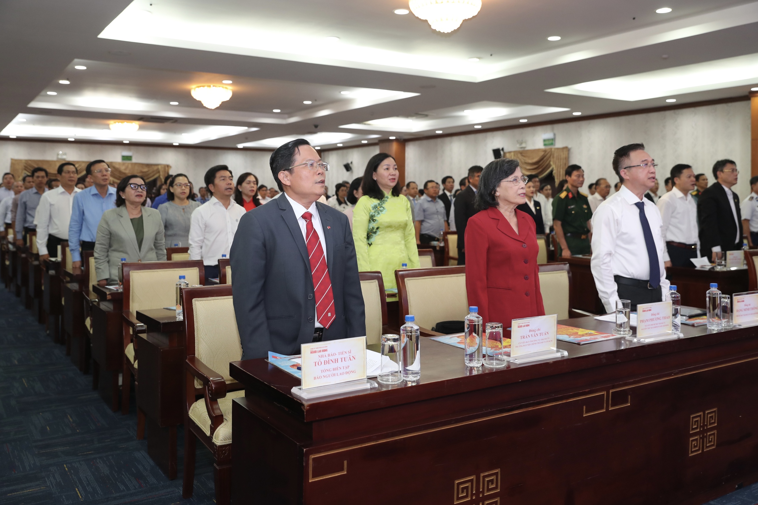 To&agrave;n cảnh Lễ kỷ niệm 7 năm chương tr&igrave;nh Tự h&agrave;o cờ Tổ quốc - Ảnh 1.