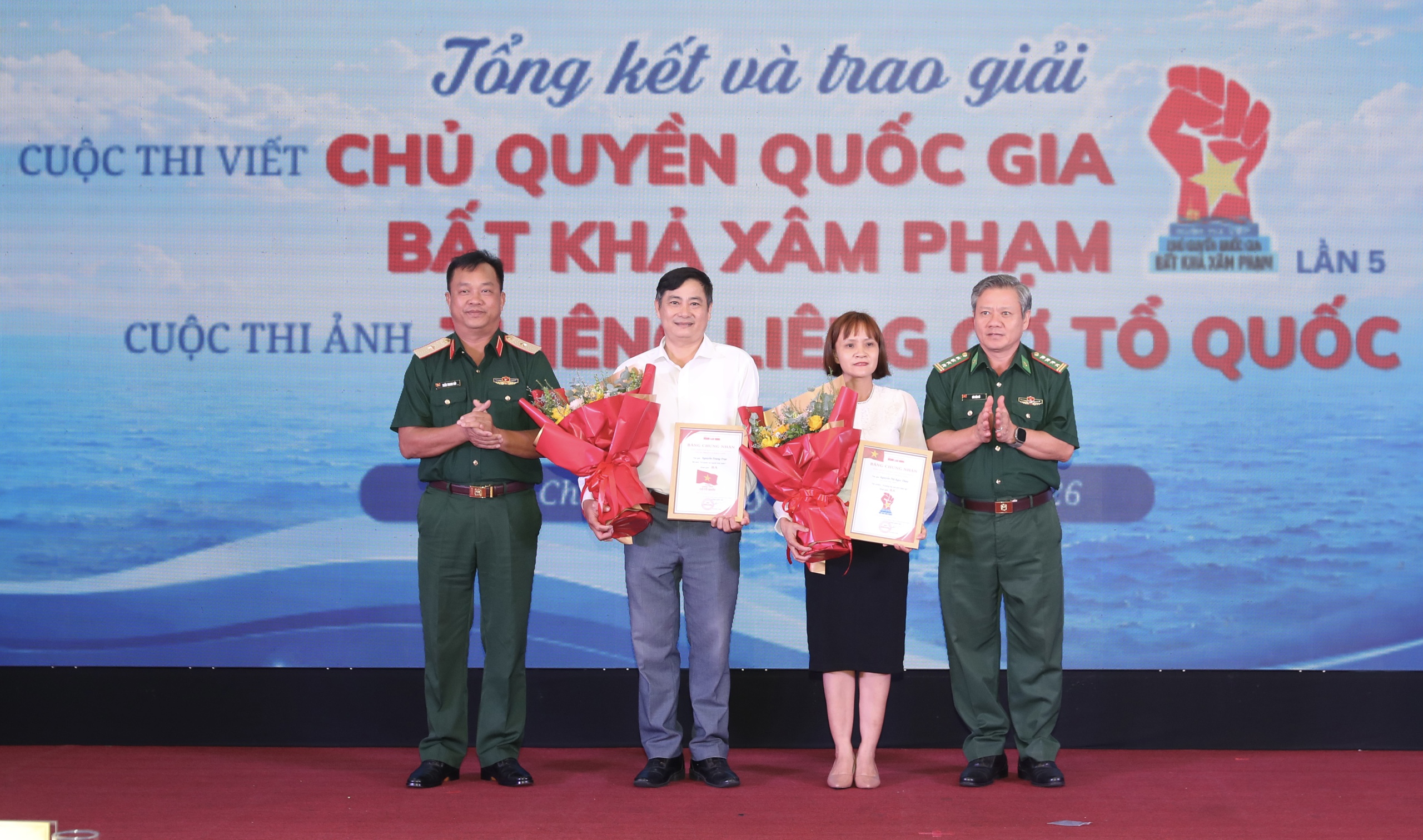 To&agrave;n cảnh Lễ kỷ niệm 7 năm chương tr&igrave;nh Tự h&agrave;o cờ Tổ quốc - Ảnh 29.