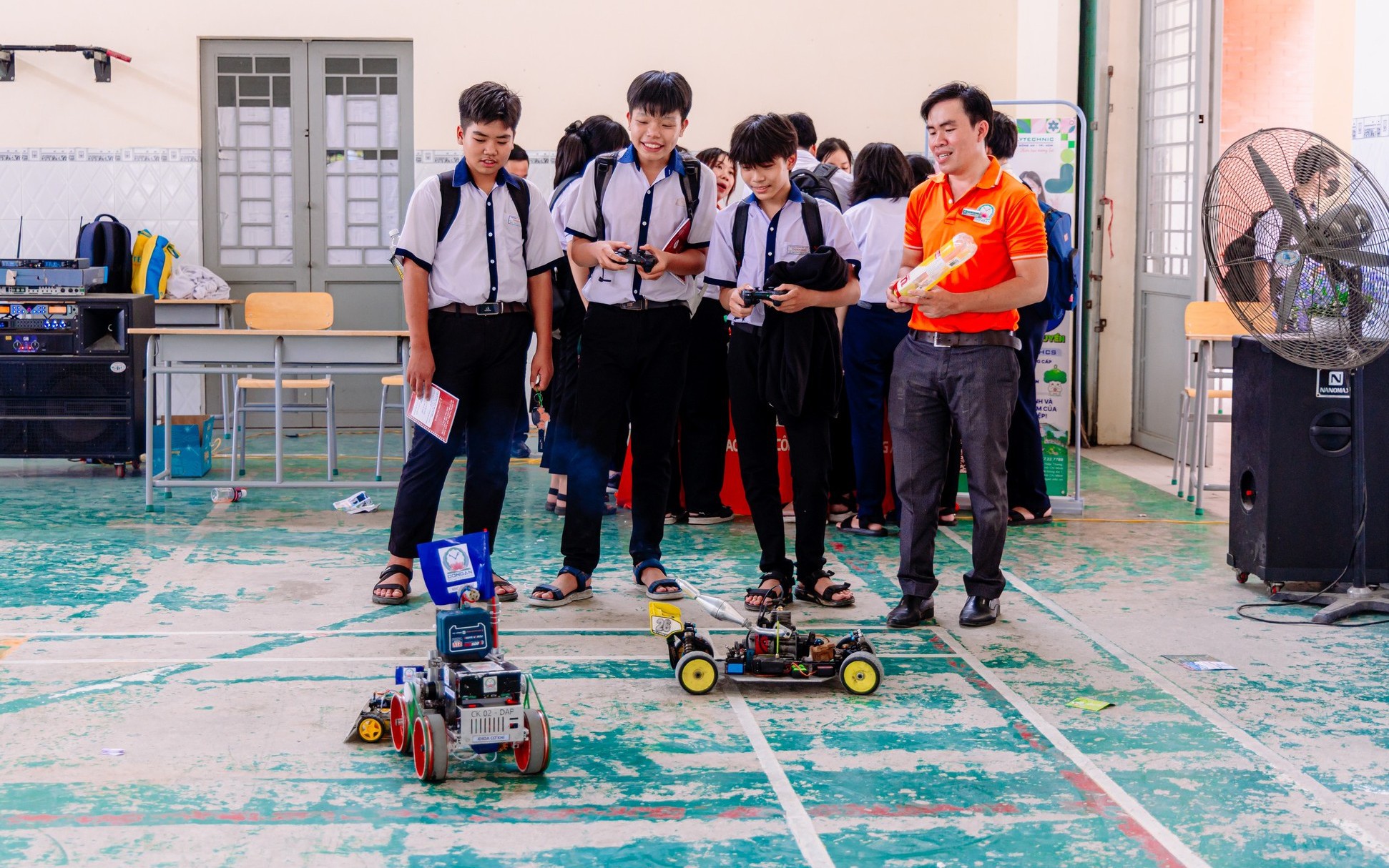 Không vào lớp 10 công lập, học sinh vẫn rộng cửa
