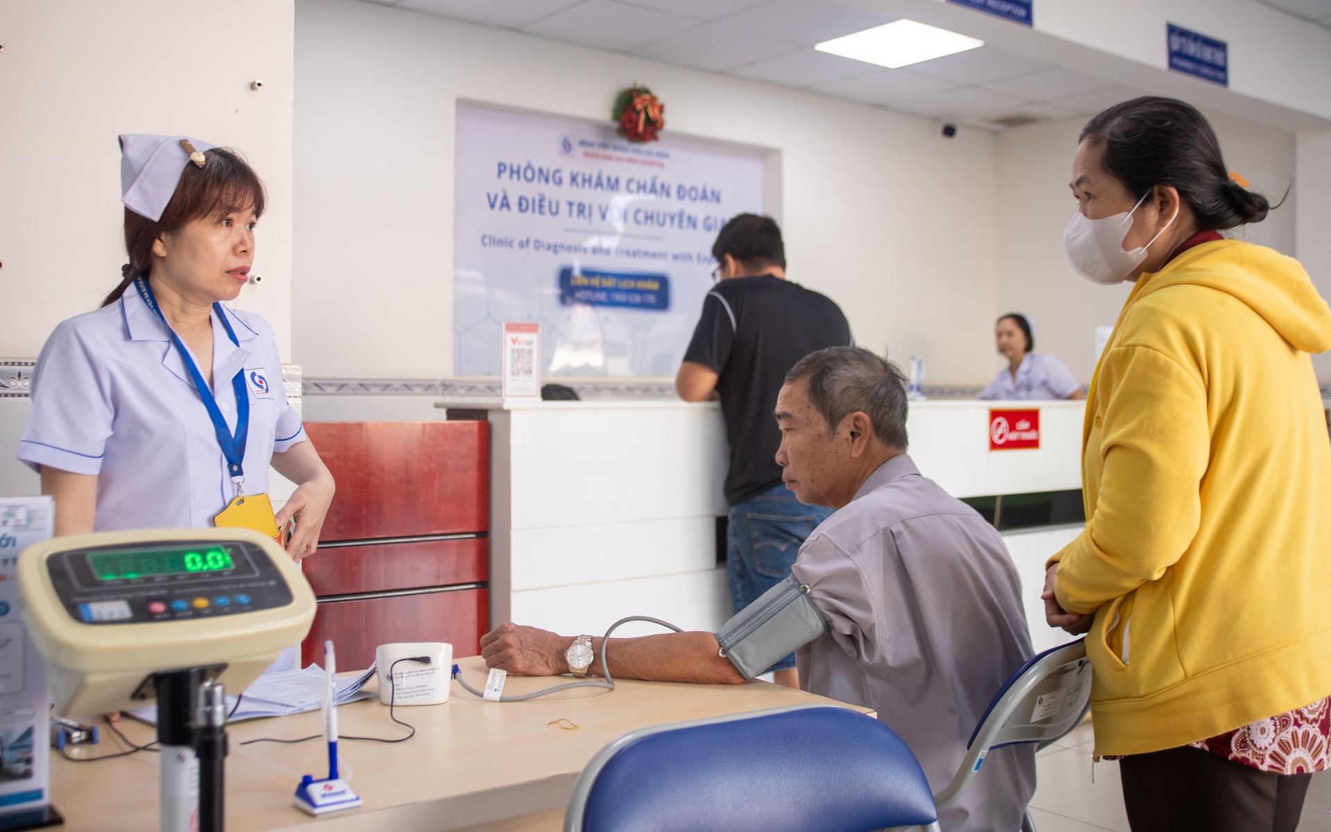 Khám chữa bệnh ngày nghỉ vẫn có thể được hưởng BHYT