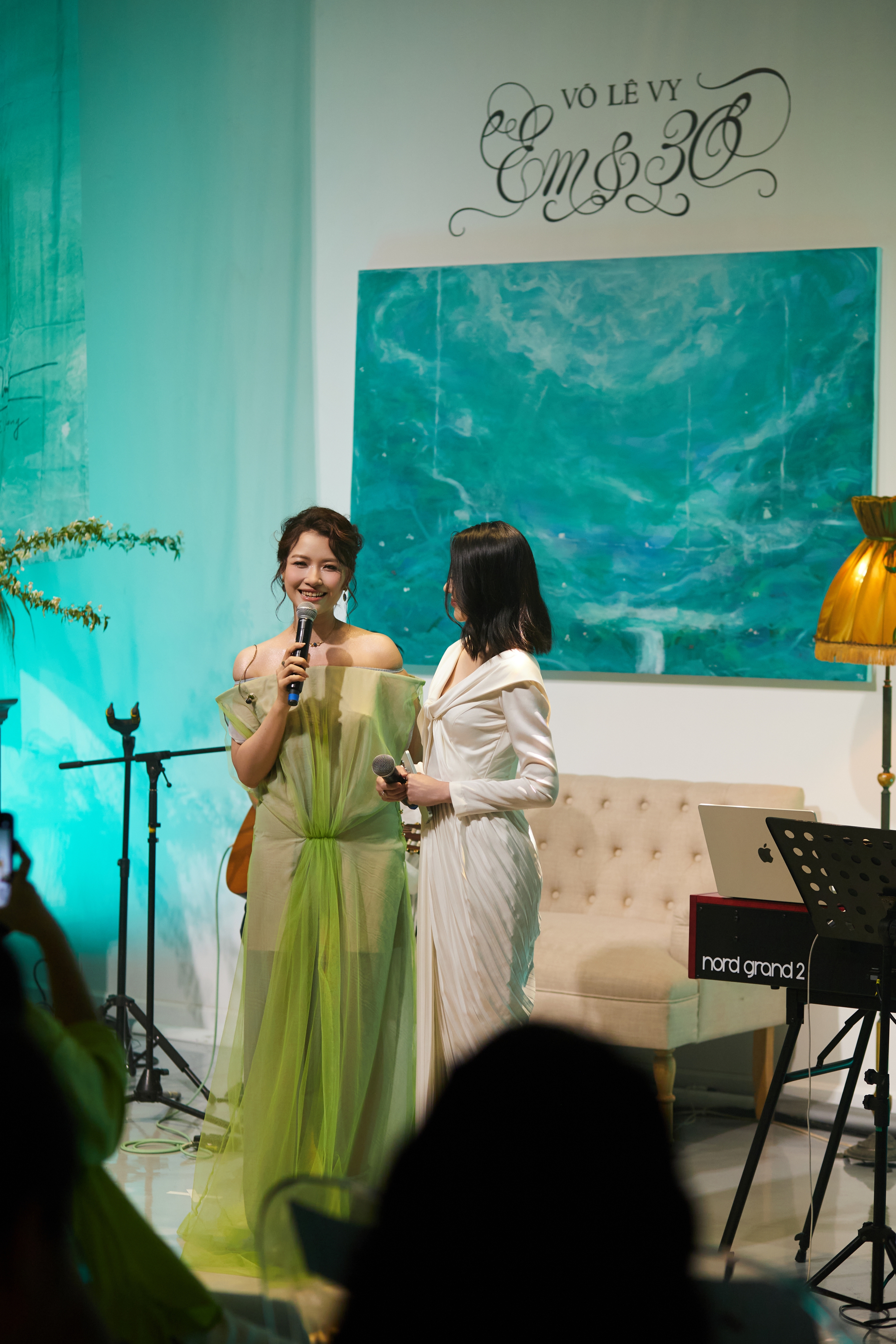 Võ Lê Vy kết hợp âm nhạc và tranh vẽ: 'Hội họa luôn hiện hữu như một cái duyên' - Ảnh 1.