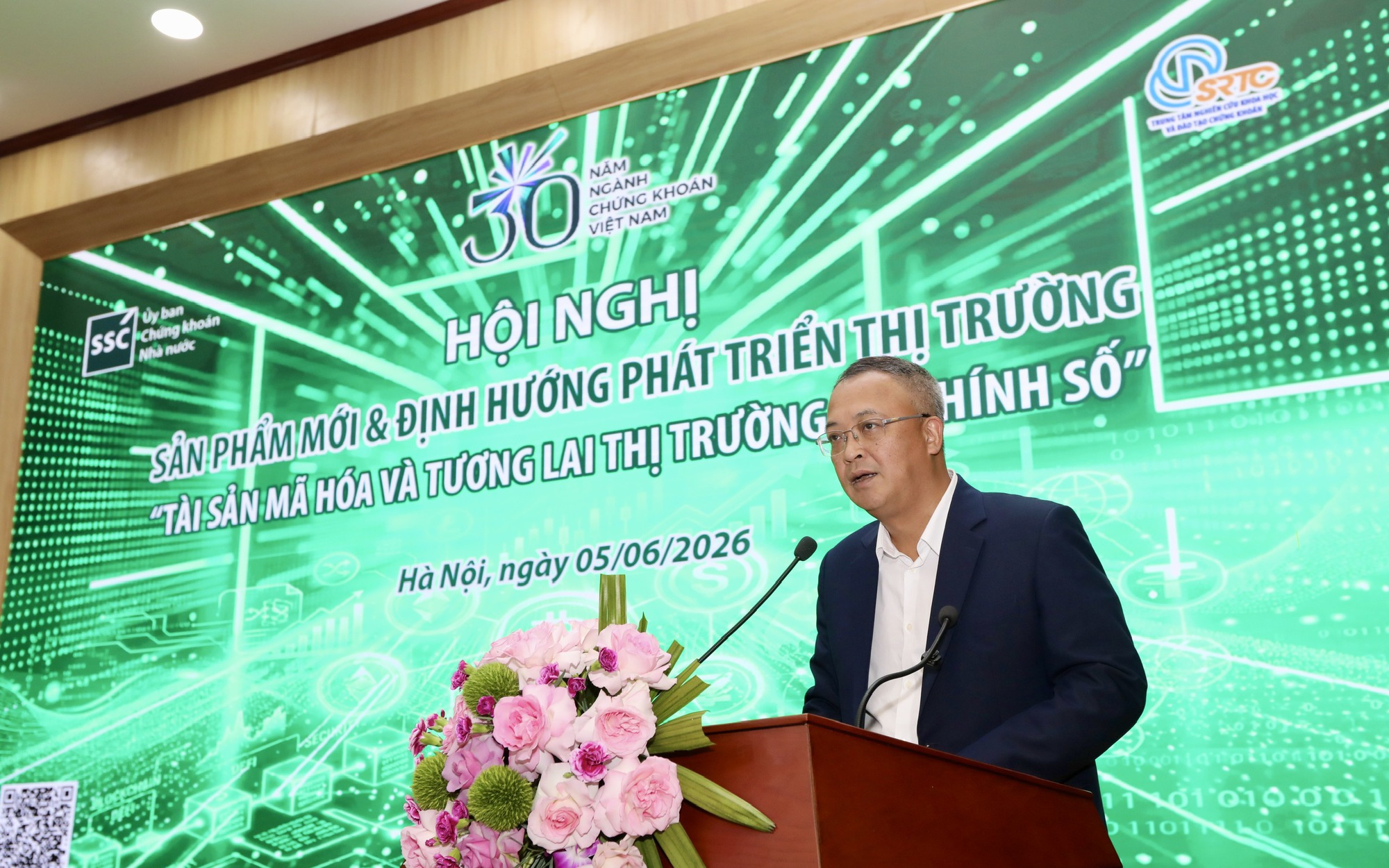 Tiền vào chứng khoán thấp nhất 1 năm, cổ phiếu Vietjet gây bất ngờ