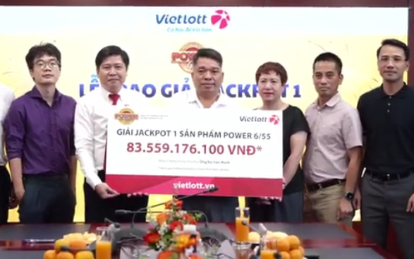 Người đàn ông trúng Vietlott 83,5 tỉ đồng: "Trúng số là niềm vui, không việc gì phải giấu mặt"