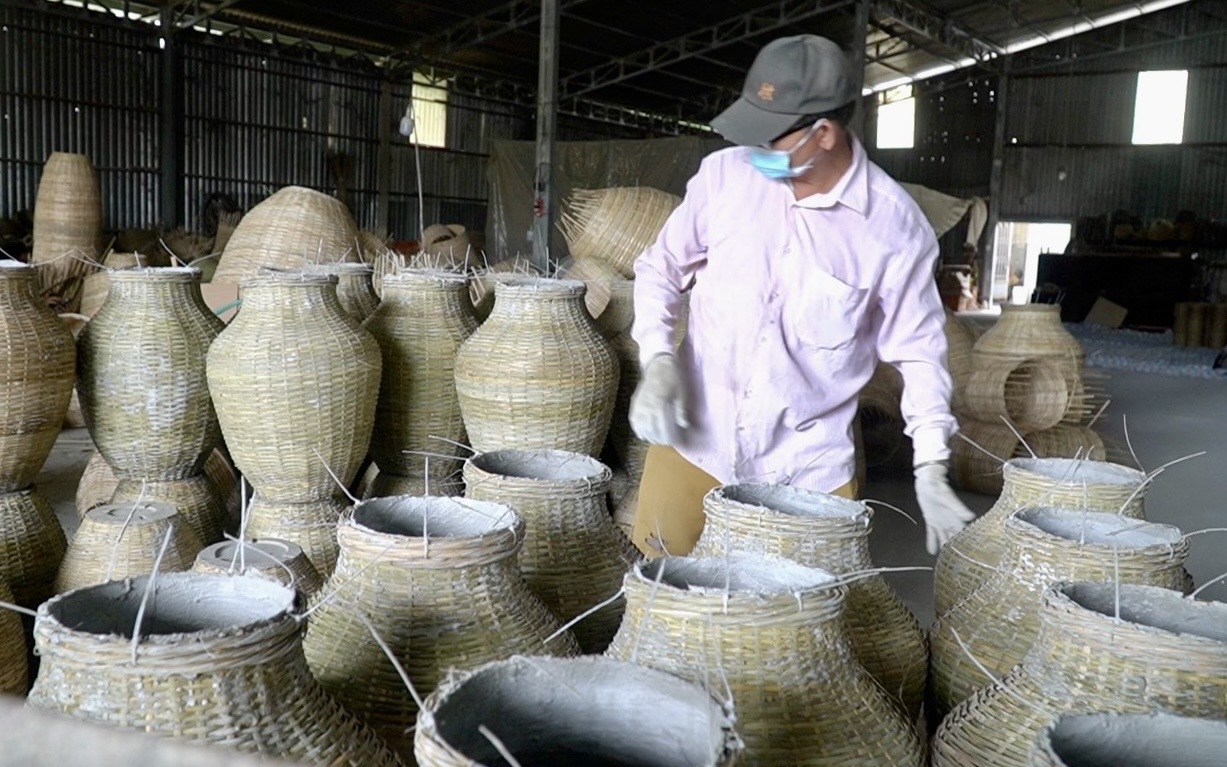 Làng nghề đan lát Thái Mỹ bền bỉ với sản xuất xanh