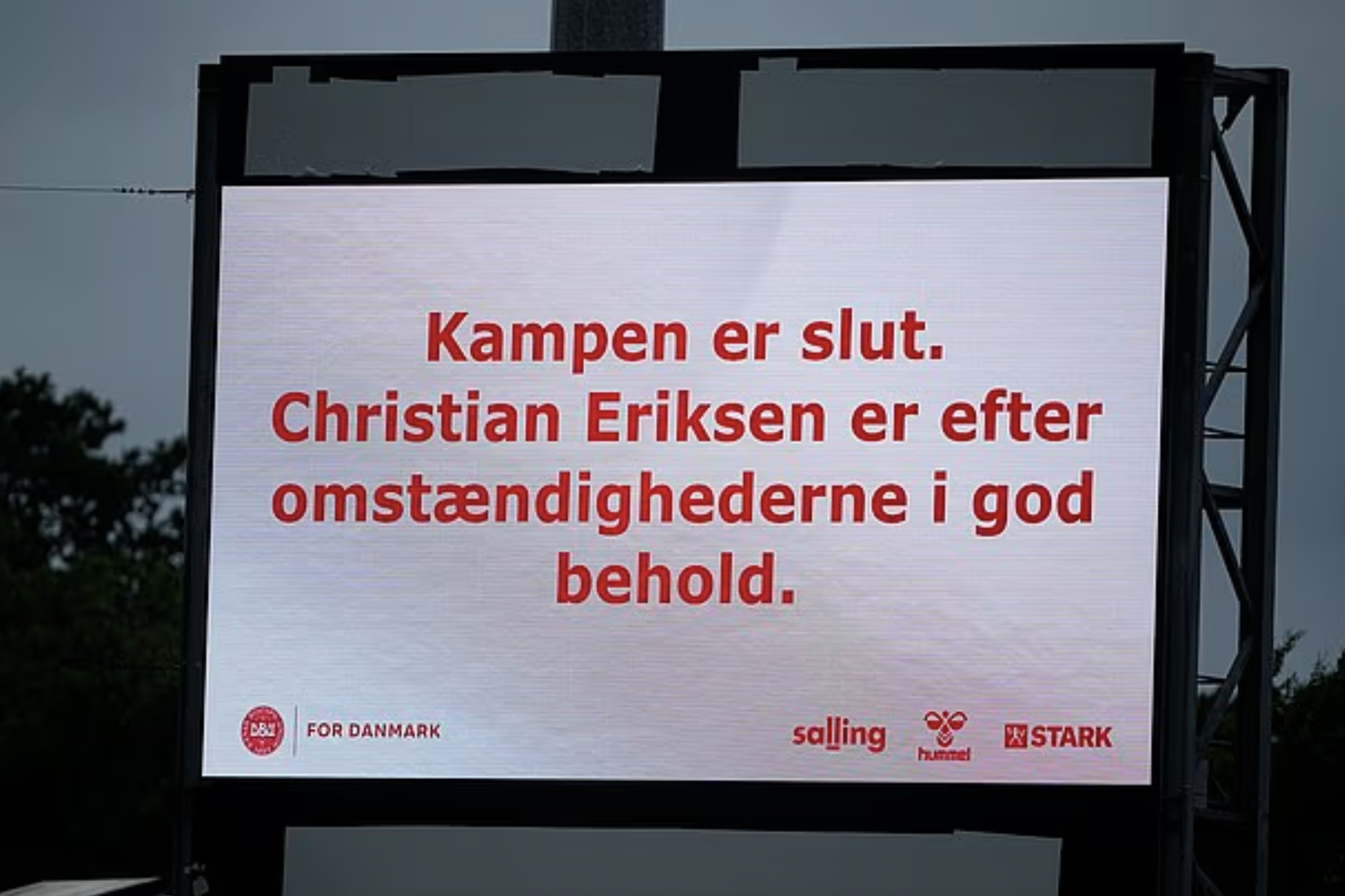 Christian Eriksen lại đổ gục tr&ecirc;n s&acirc;n cỏ, hủy trận giao hữu Đan Mạch &ndash; Ukraine - Ảnh 4.