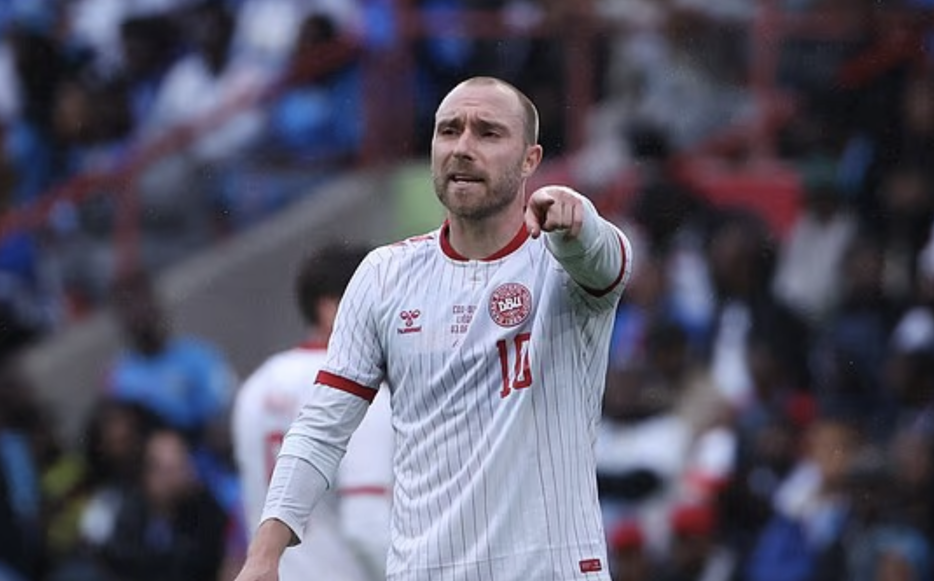 Christian Eriksen lại đổ gục tr&ecirc;n s&acirc;n cỏ, hủy trận giao hữu Đan Mạch &ndash; Ukraine - Ảnh 1.
