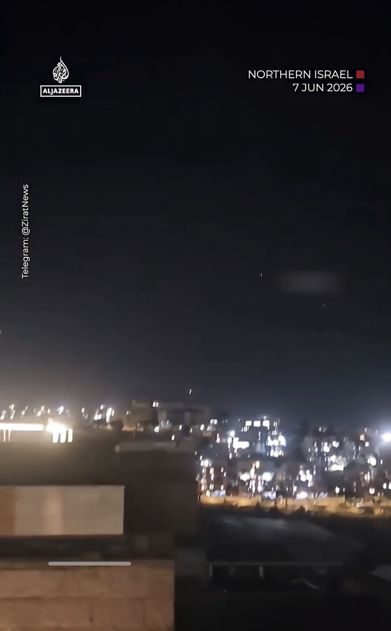 Iran n&atilde; t&ecirc;n lửa v&agrave;o Israel, nhận cảnh b&aacute;o &ldquo;rắn&rdquo; - Ảnh 1.