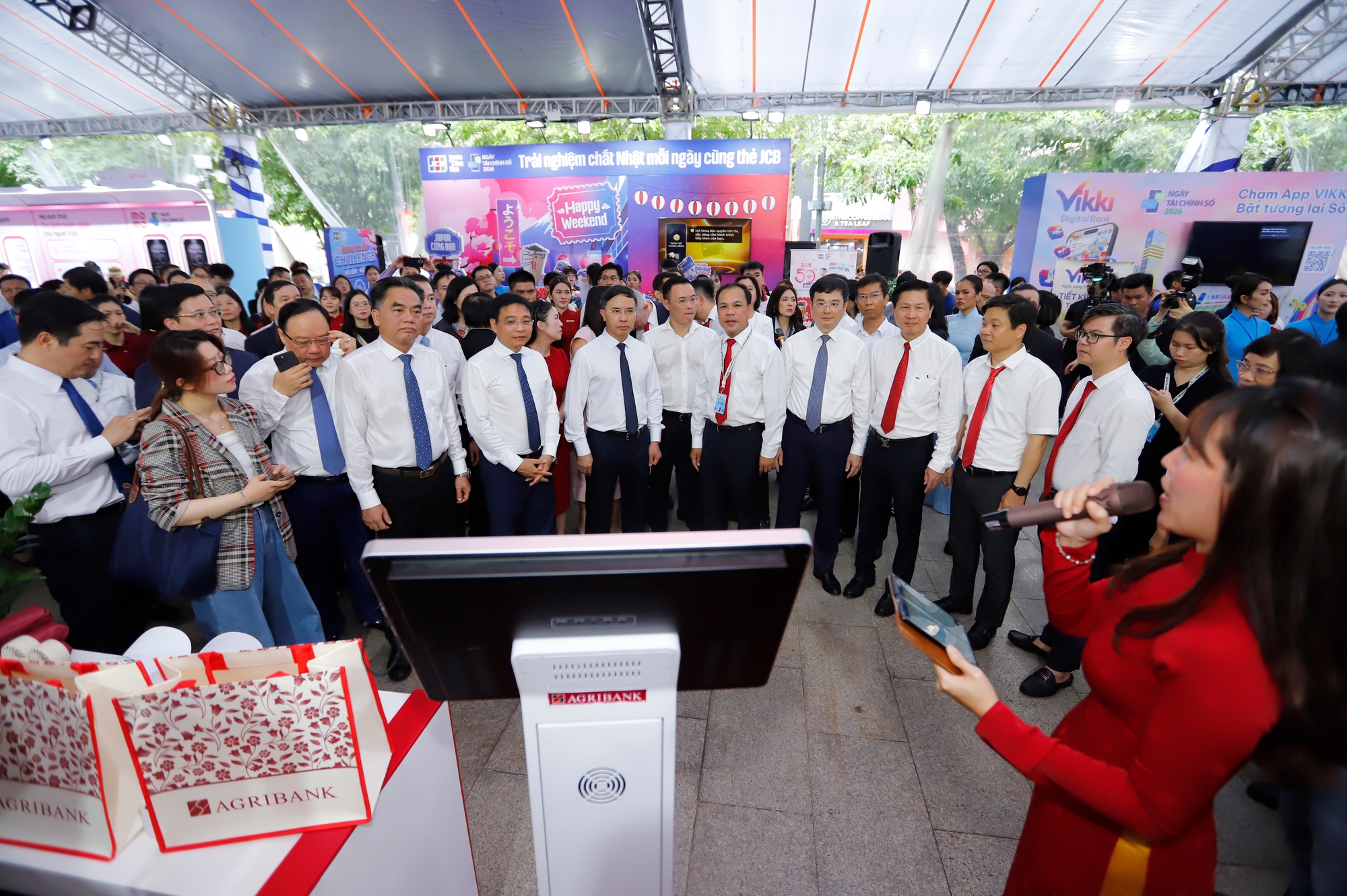 Ấn tượng với hệ sinh th&aacute;i số Agribank tại Ng&agrave;y t&agrave;i ch&iacute;nh số 2026 - Ảnh 2.