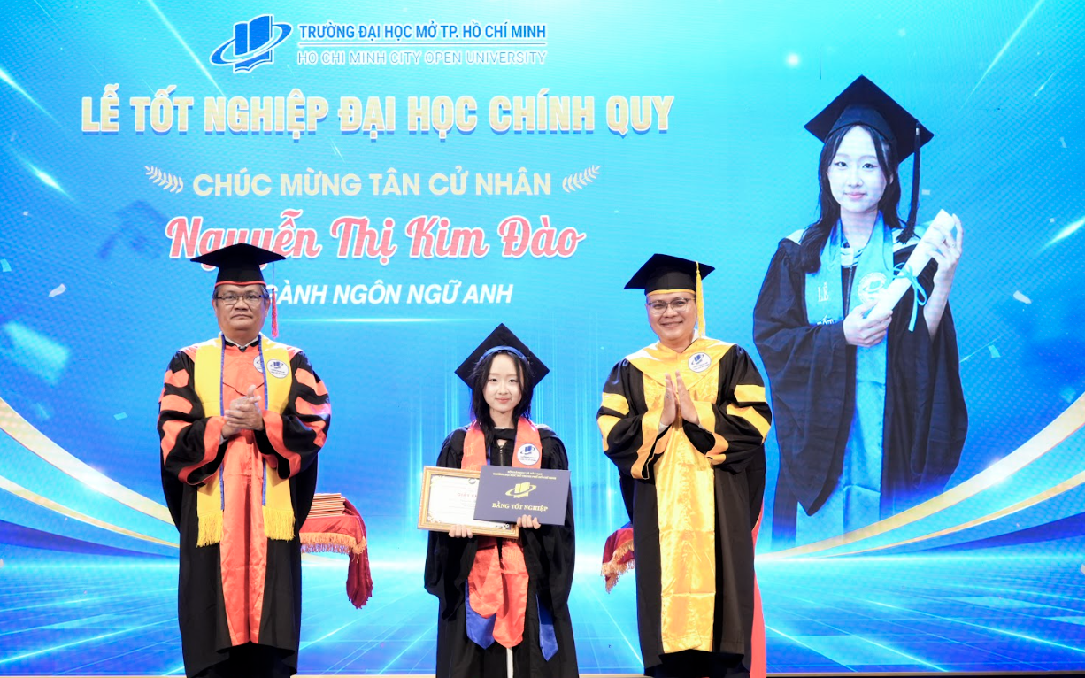 Hiệu trưởng Trường ĐH Mở TPHCM nhắn điều quan trọng tới tân cử nhân