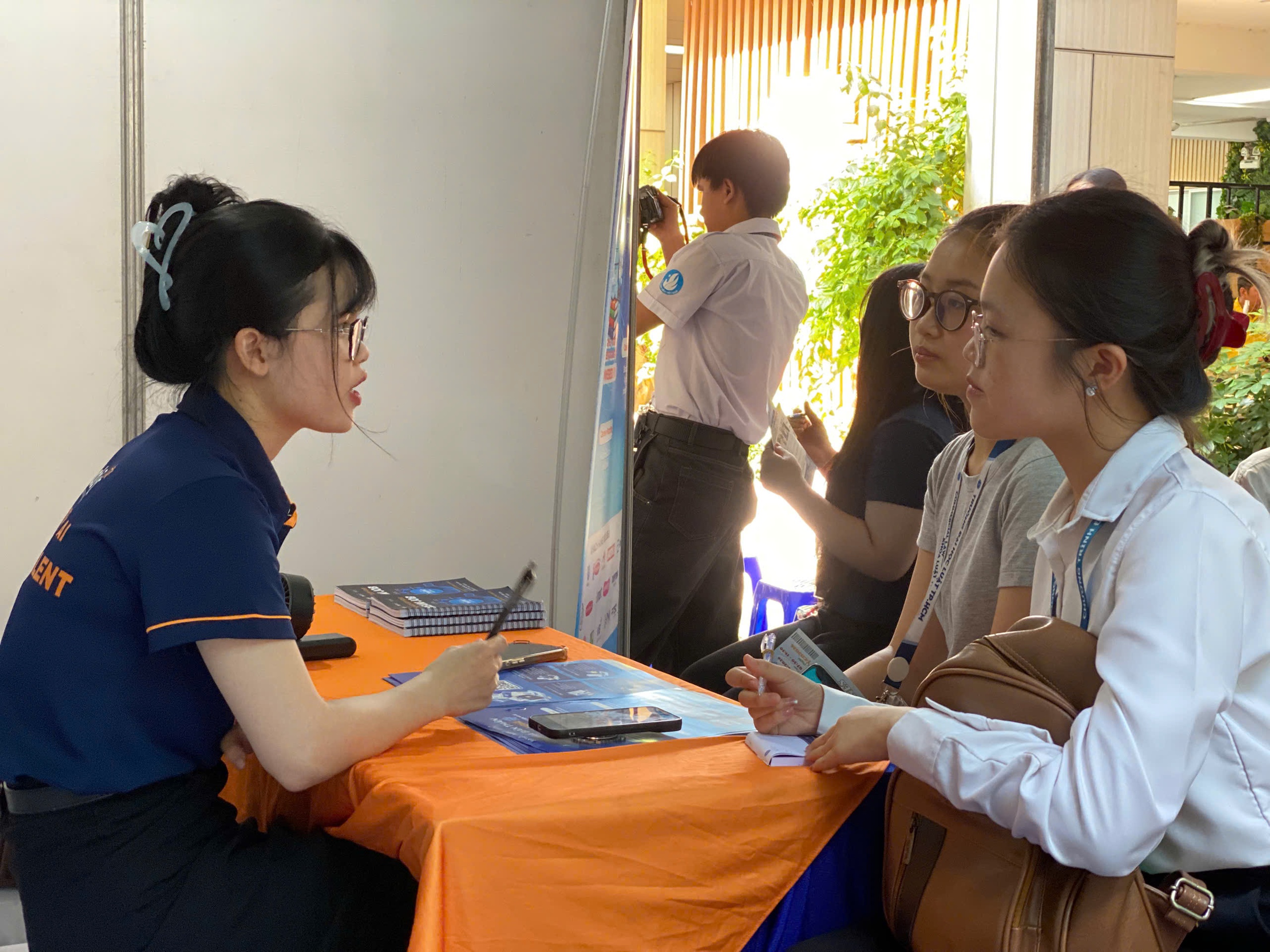 Một trường ĐH TPHCM th&agrave;nh lập CLB Doanh nh&acirc;n - Ảnh 4.