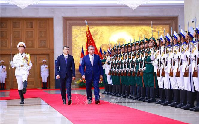 Thủ tướng Lê Minh Hưng chủ trì lễ đón chính thức 
Thủ tướng Campuchia