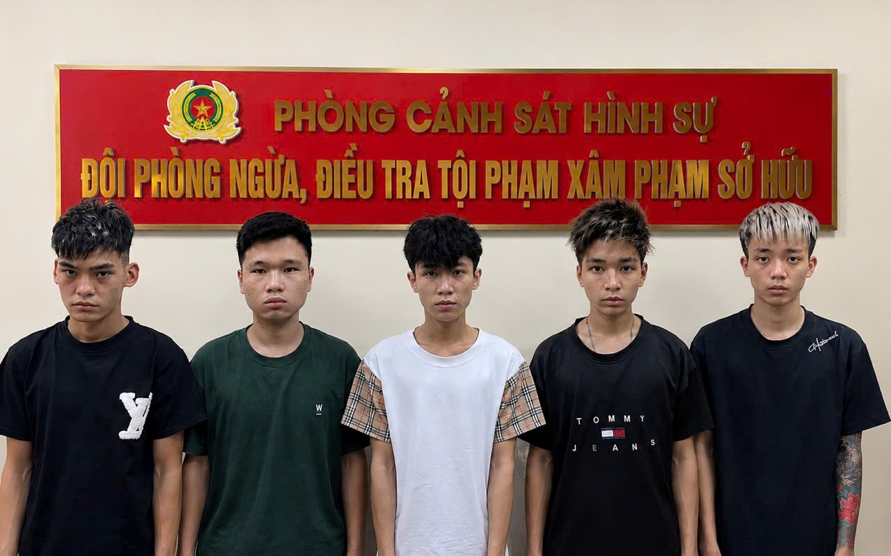 Bắt giữ 5 thanh thiếu niên cướp xe, điện thoại của người đi đường
