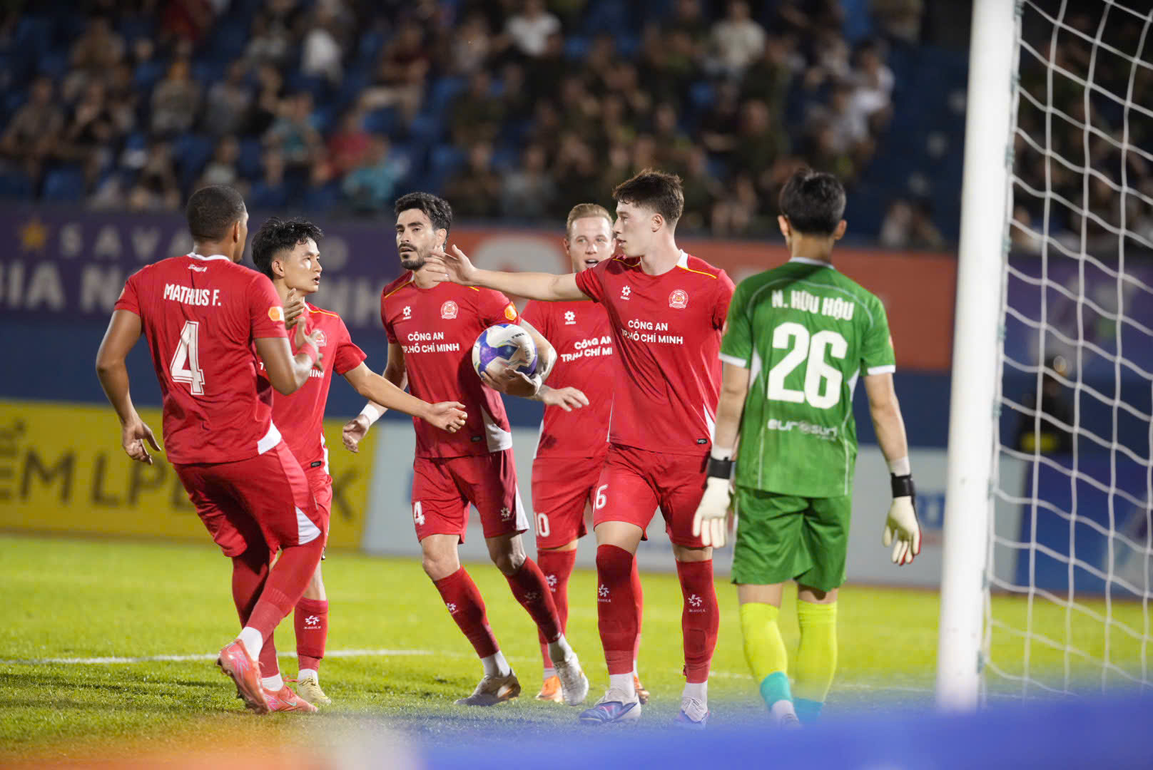 V-League và những gam màu đối lập - Ảnh 1.