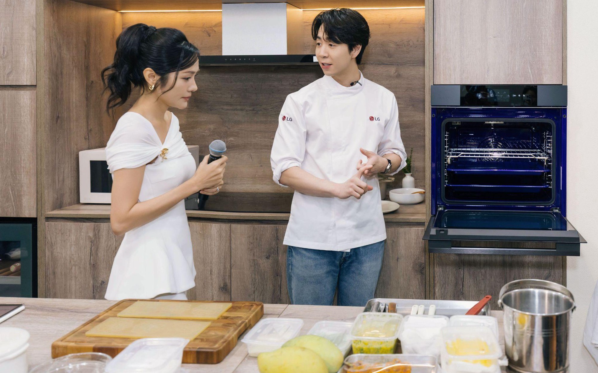 Bếp trưởng đạt sao Michelin định chuẩn gian bếp gia đình tại Another Saigon by LG
