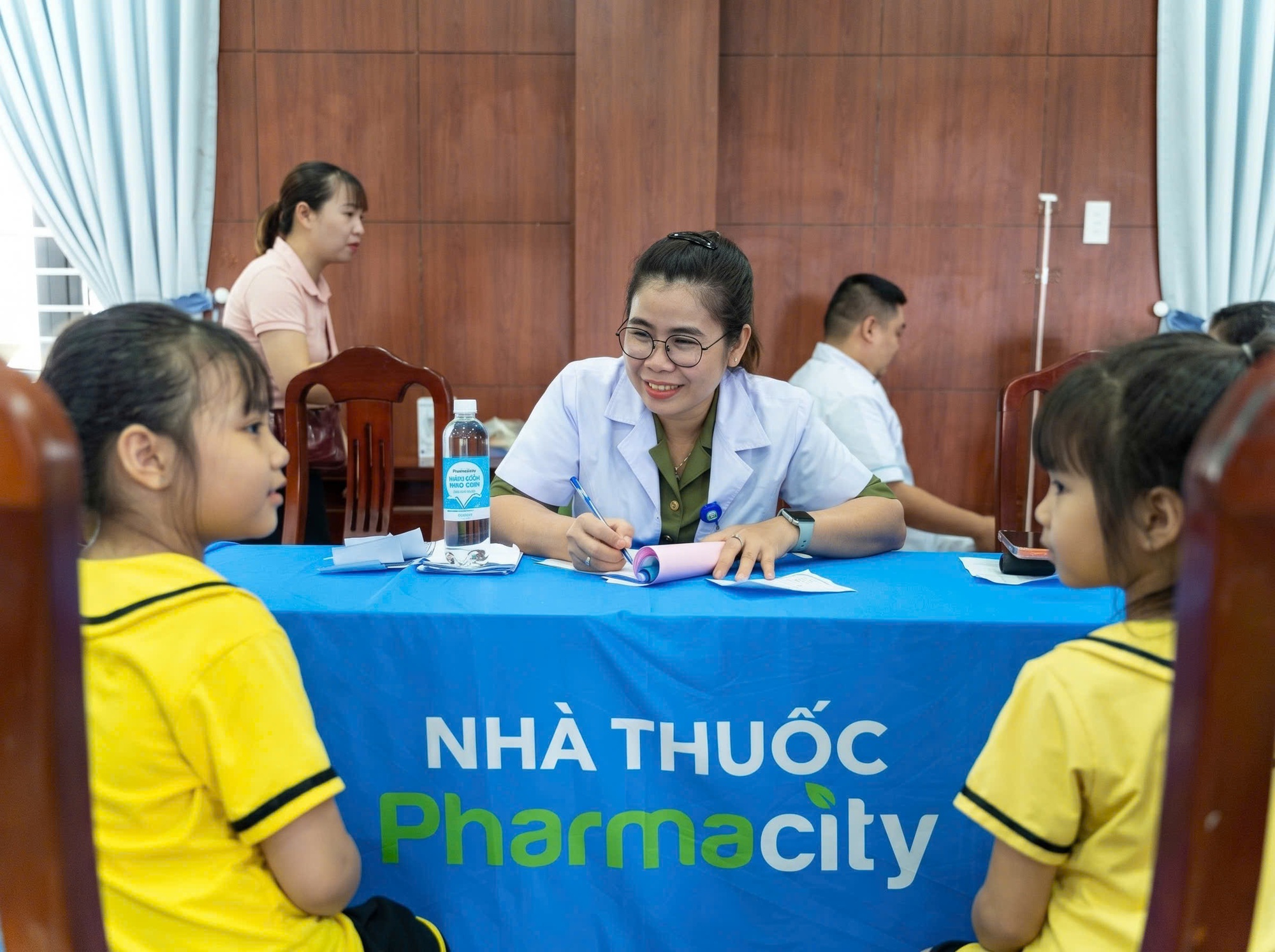 Pharmacity đồng hành chăm sóc sức khỏe cho hơn 800 trẻ em và người dân khó khăn ở Đà Nẵng - Ảnh 2.