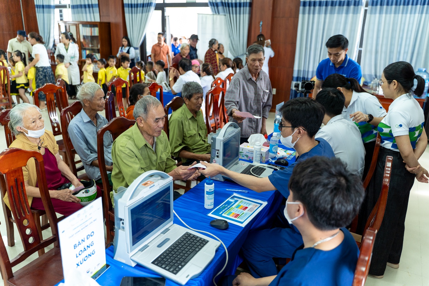 Pharmacity đồng hành chăm sóc sức khỏe cho hơn 800 trẻ em và người dân khó khăn ở Đà Nẵng - Ảnh 3.
