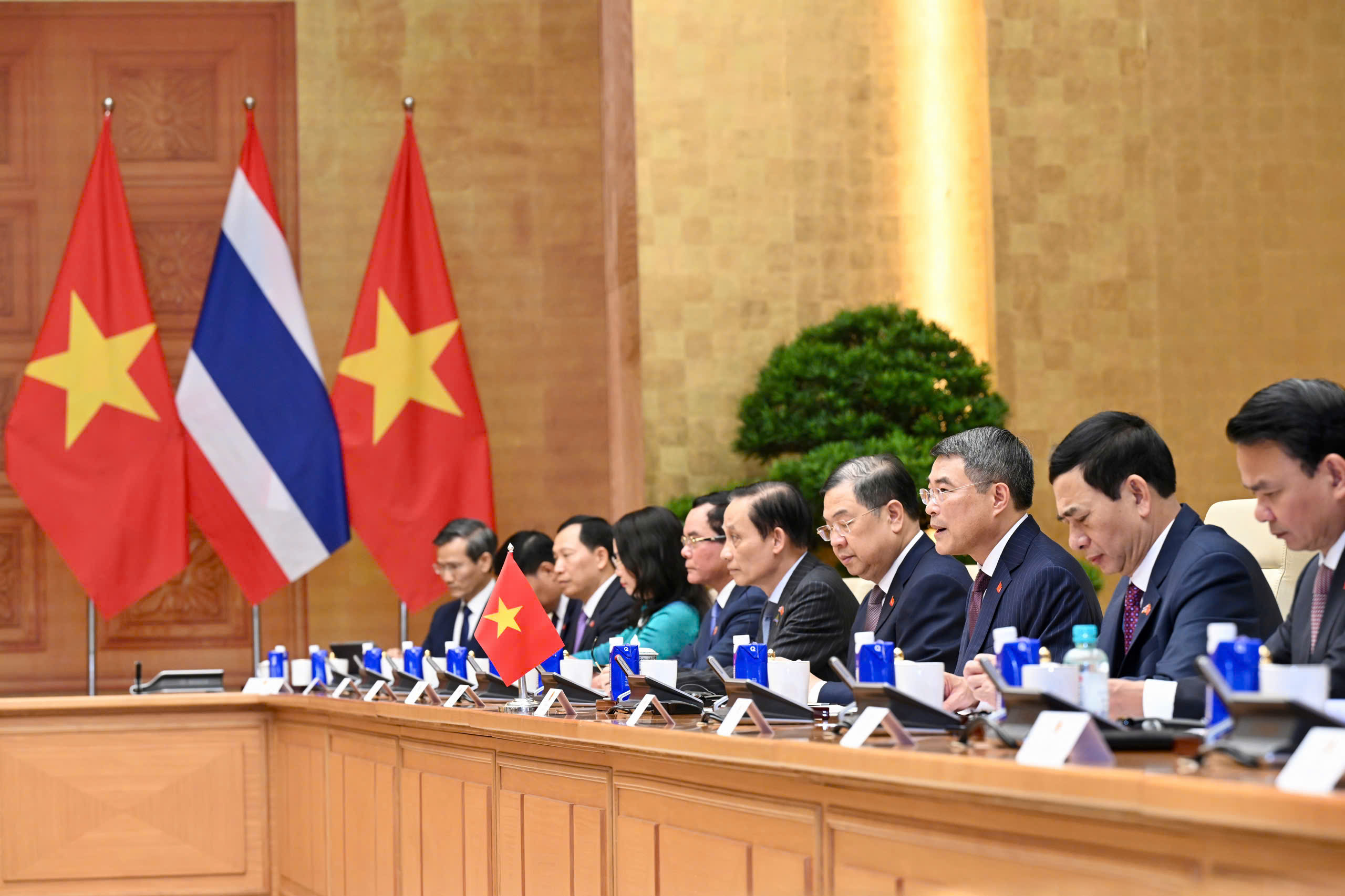 Thủ tướng L&ecirc; Minh Hưng chủ tr&igrave; lễ đ&oacute;n ch&iacute;nh thức Thủ tướng Th&aacute;i Lan - Ảnh 3.