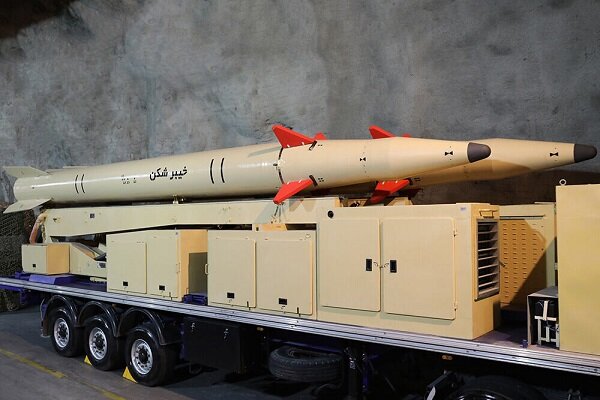 Iran h&eacute; lộ t&ecirc;n lửa nhanh gấp 9 lần tốc độ &acirc;m thanh, tuy&ecirc;n bố lập v&agrave;nh đai từ Hormuz đến biển Đỏ - Ảnh 1.