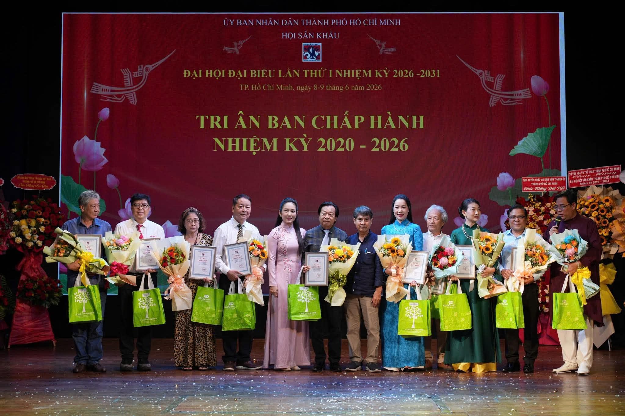 NSND Trịnh Kim Chi giữ cương vị Chủ tịch Hội S&acirc;n khấu TP HCM - Ảnh 2.