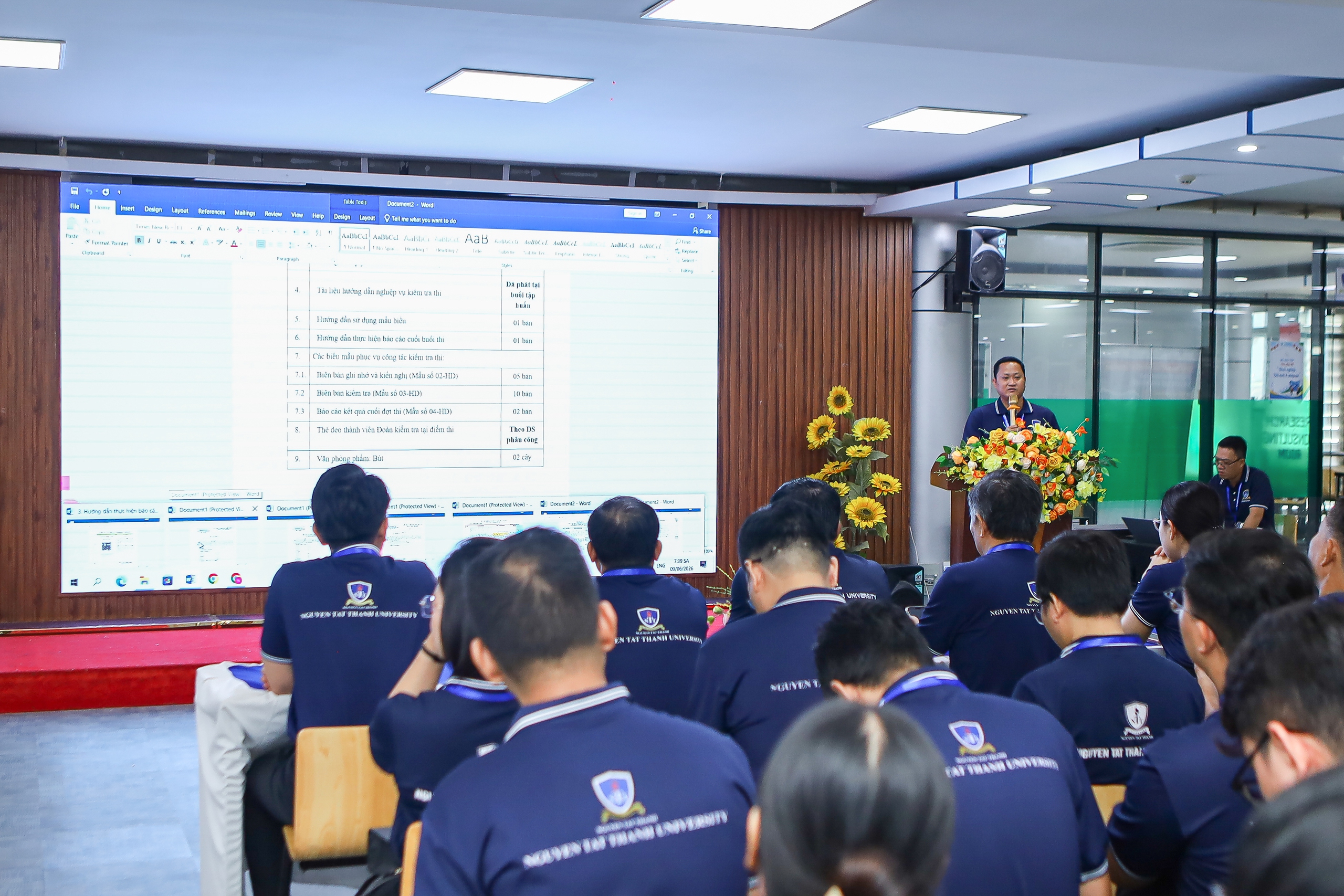 Giảng viên TPHCM lên đường làm nhiệm vụ đặc biệt - Ảnh 3.