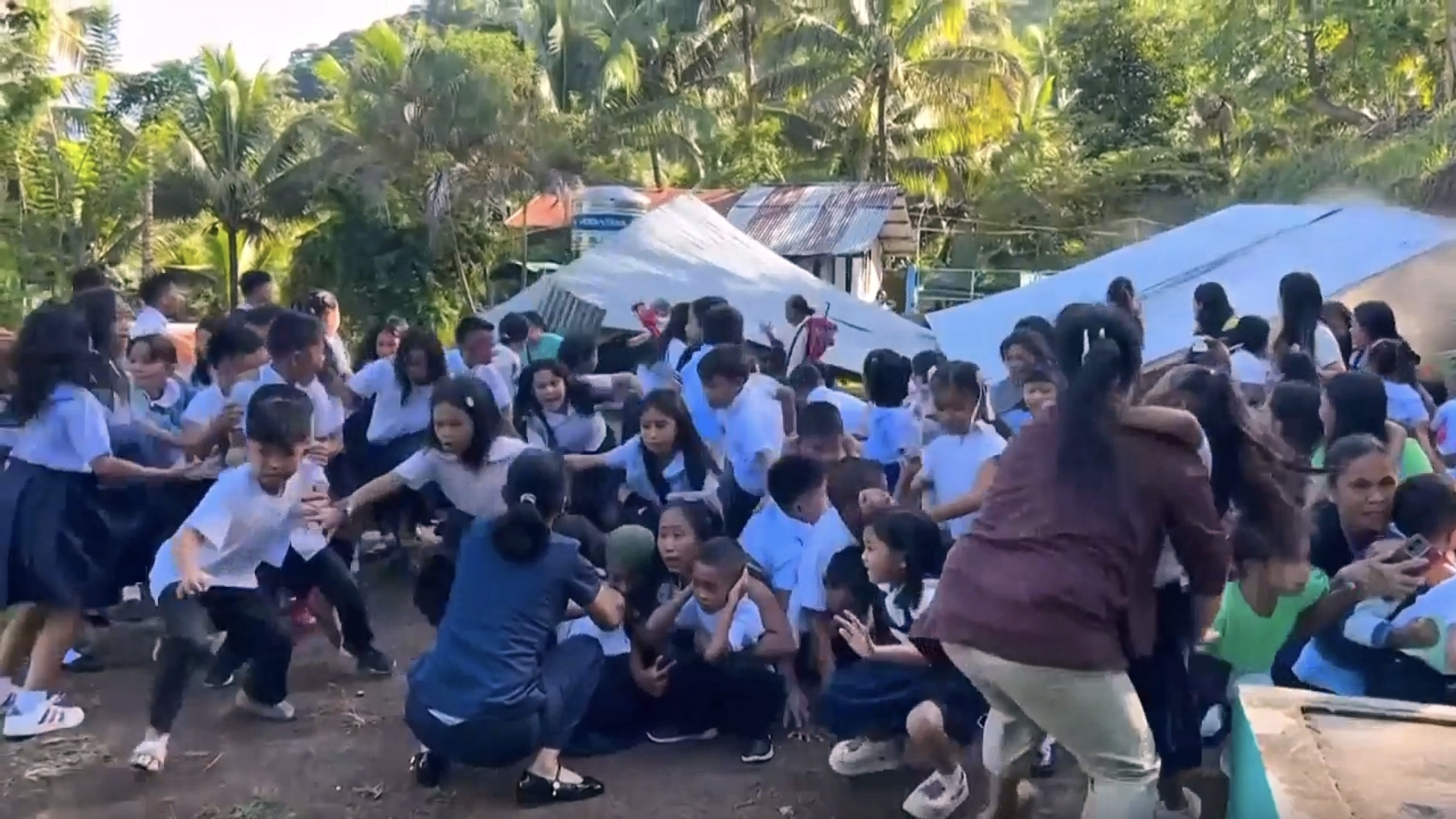 T&igrave;nh h&igrave;nh người Việt trong động đất tại Philippines - Ảnh 1.
