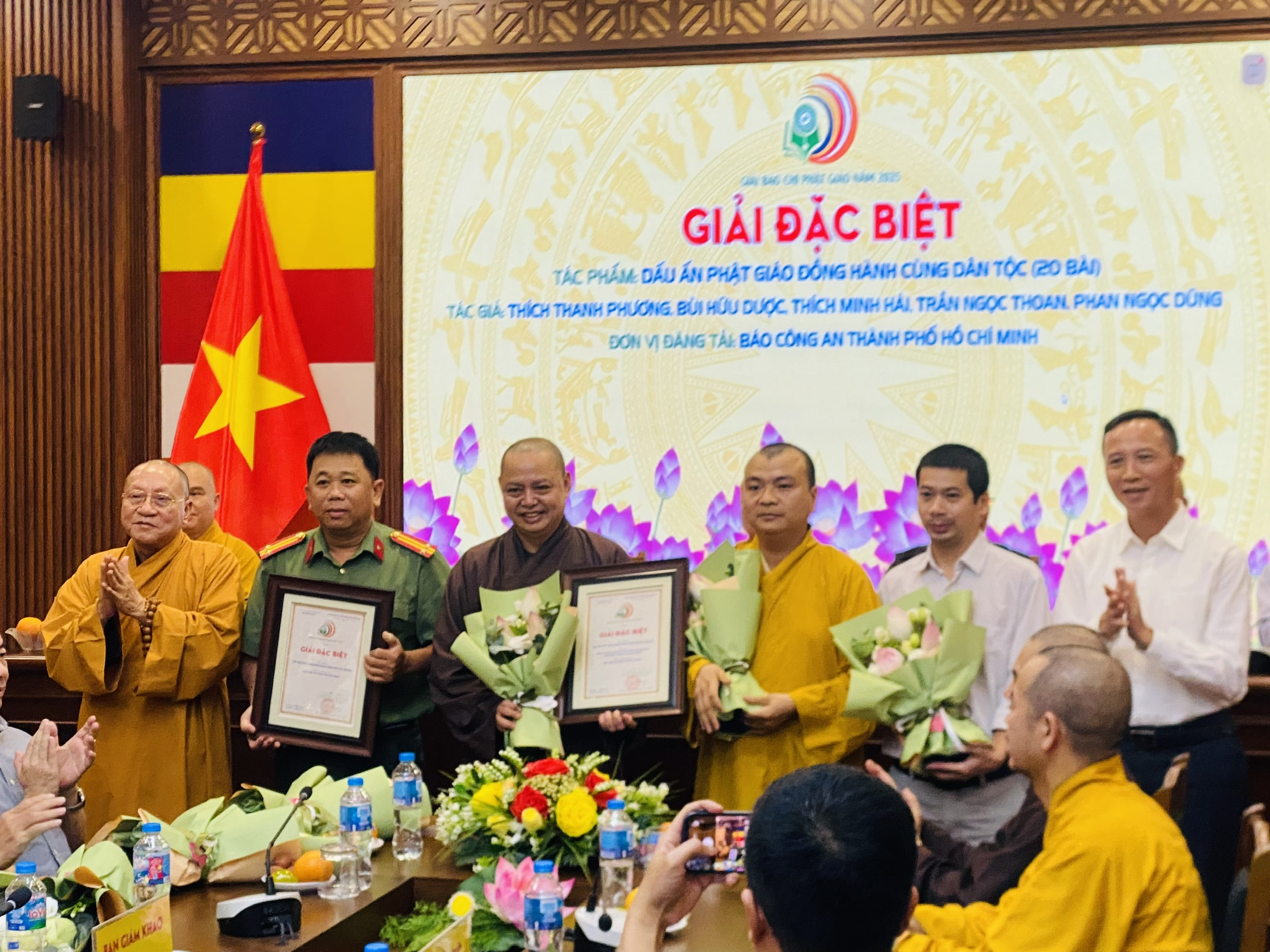 35 t&aacute;c phẩm được trao Giải B&aacute;o ch&iacute; Phật gi&aacute;o năm 2025 - Ảnh 1.