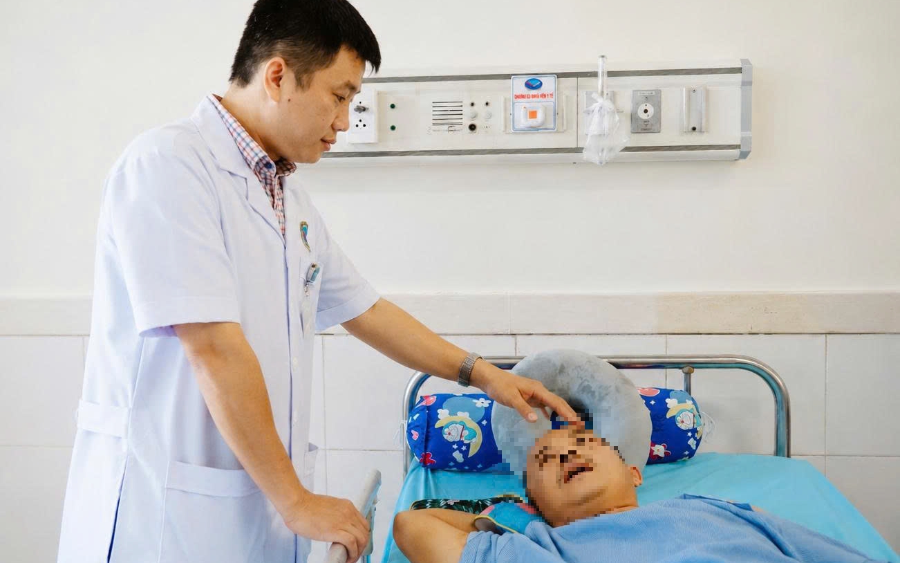 Cứu sống người đàn ông bị tai nạn giao thông chấn thương sọ não