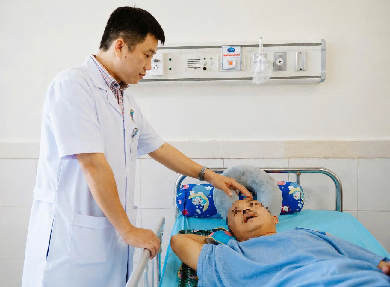 Cứu sống người đàn ông bị tai nạn giao thông chấn thương sọ não - Ảnh 1.