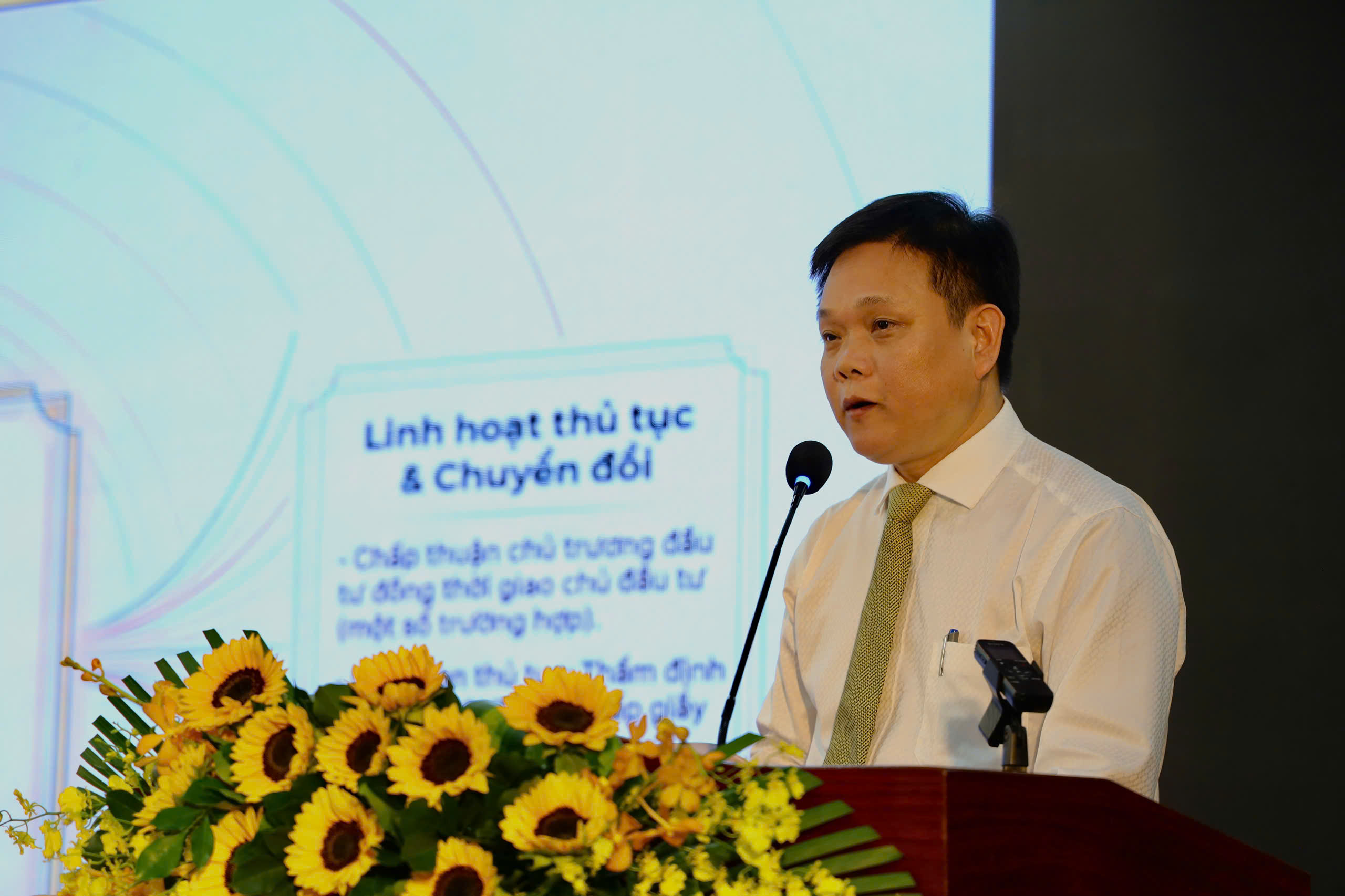 TPHCM: T&igrave;m giải ph&aacute;p đột ph&aacute; ph&aacute;t triển nh&agrave; ở x&atilde; hội - Ảnh 4.