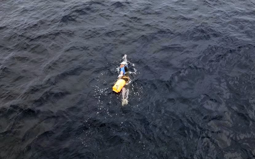 17 giờ xé sóng biển đêm: Kình ngư khuyết tật và hành trình vượt giới hạn con người