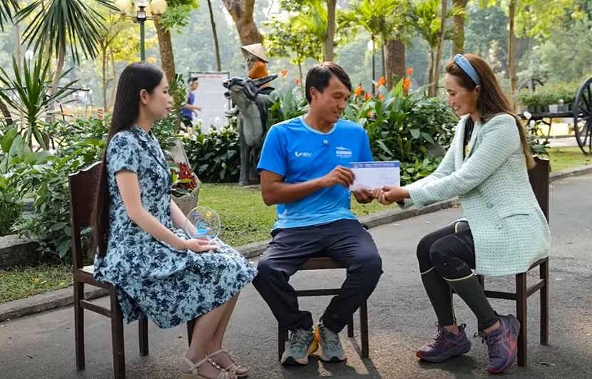 17 giờ x&eacute; s&oacute;ng biển đ&ecirc;m: K&igrave;nh ngư khuyết tật v&agrave; h&agrave;nh tr&igrave;nh vượt giới hạn con người - Ảnh 3.