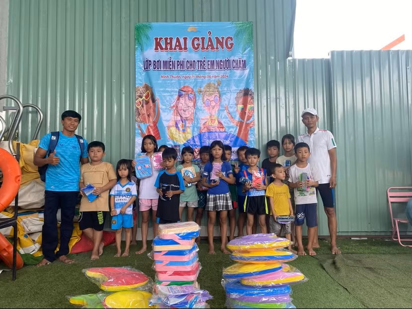 17 giờ x&eacute; s&oacute;ng biển đ&ecirc;m: K&igrave;nh ngư khuyết tật v&agrave; h&agrave;nh tr&igrave;nh vượt giới hạn con người - Ảnh 4.