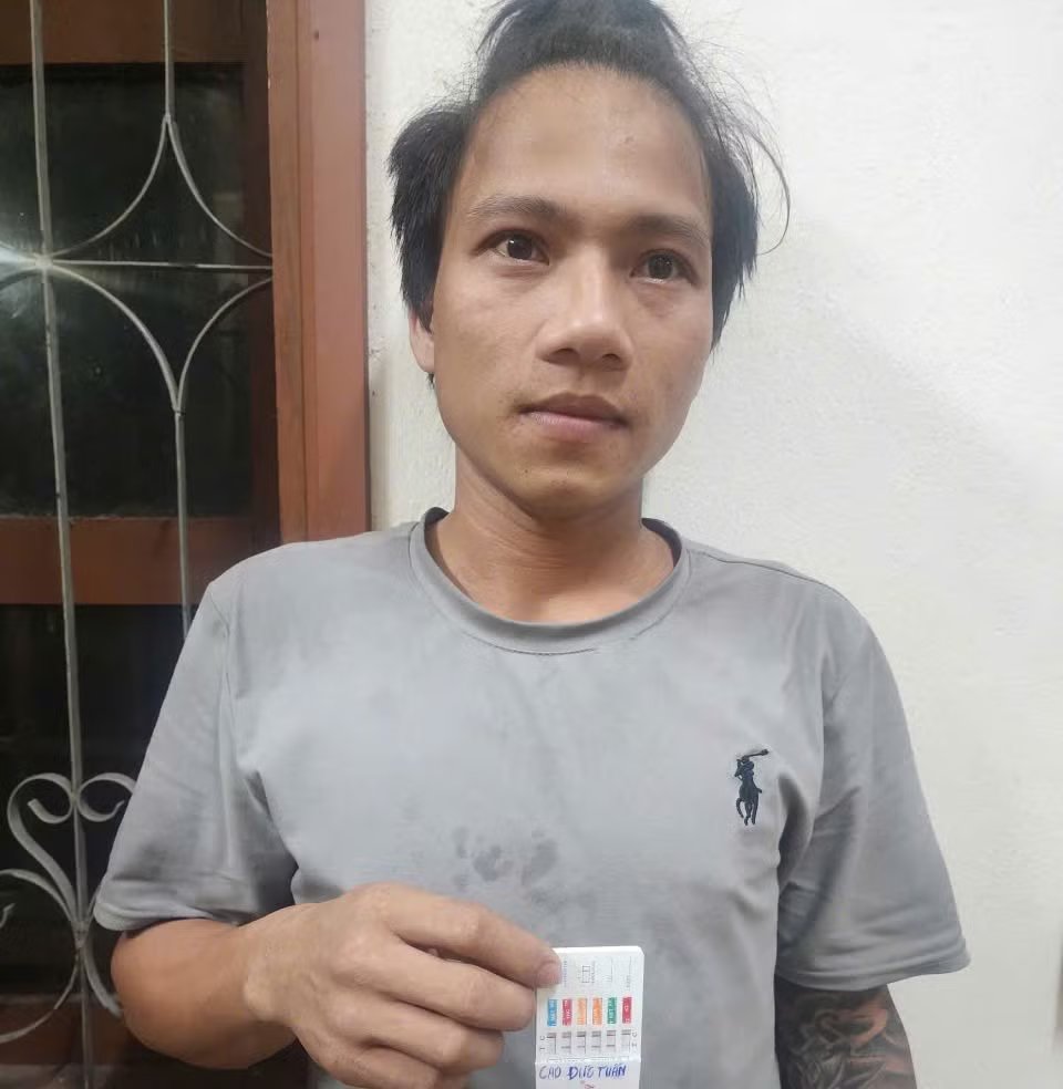 T&agrave;i xế xe đầu k&eacute;o đe dọa giết vợ v&igrave; nghi ngọai t&igrave;nh tại Quảng Trị - Ảnh 1.