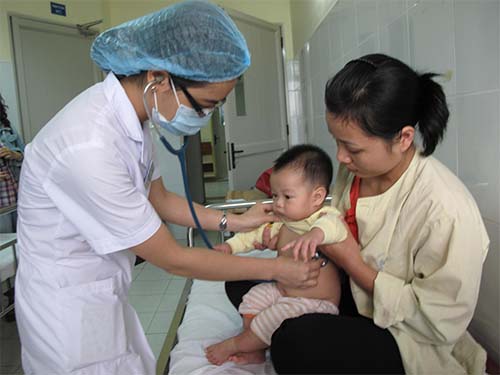 Nhiều trẻ nhập viện sau tiêm vắc-xin