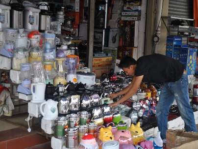 Mua đồ điện gia dụng, chọn cách nào?