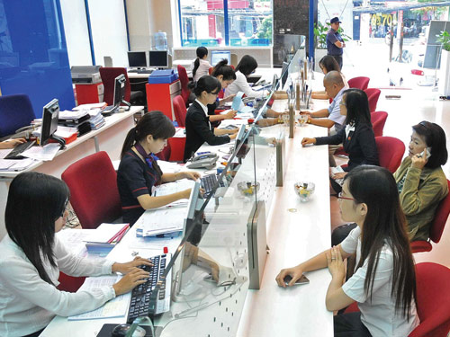 Ngân hàng đồng loạt kéo giảm lãi suất
