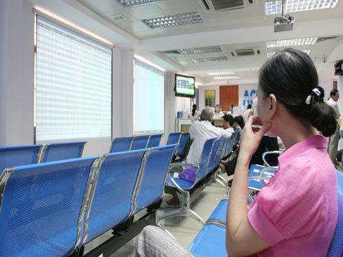Kéo dài thời gian, giao dịch chứng khoán tăng vọt