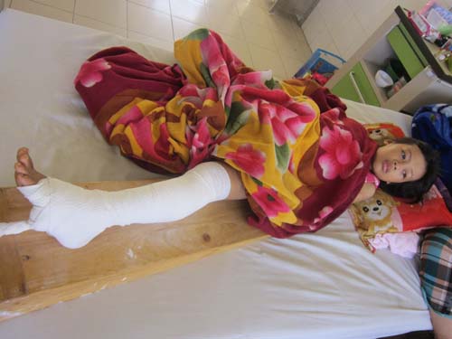 Sập tường, 2 trẻ em thương vong
