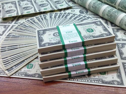 Ngân hàng bất ngờ giảm giá bán USD