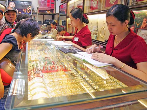 Vàng trong nước mất 1 triệu đồng/lượng