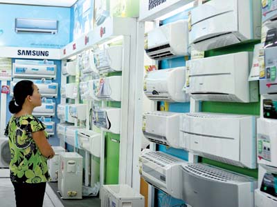 Đủ “chiêu” tiết kiệm điện thời tăng giá