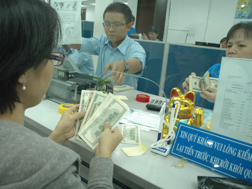 USD vẫn loạn giá, chênh lệch vàng thu hẹp