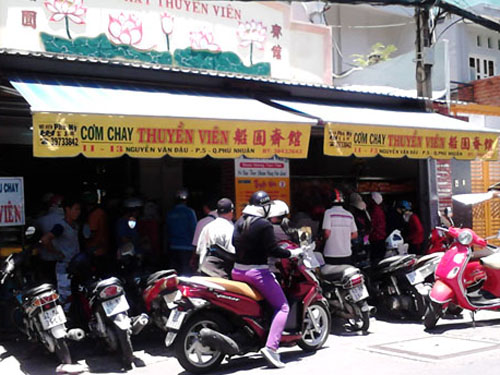 Giá cả tăng vọt mùa Vu lan