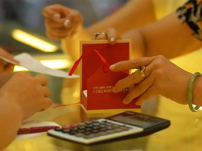 Vàng giảm về sát mốc 37 triệu đồng/lượng