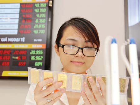 Bơm thêm 20.000 lượng vàng để giảm chênh lệch?