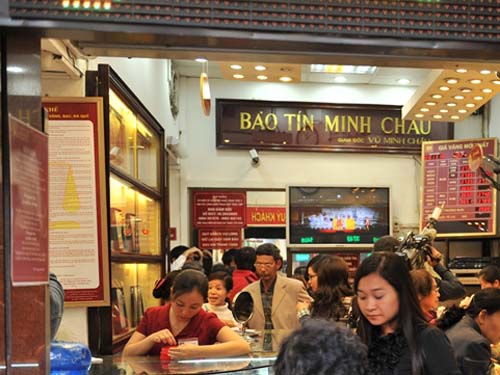 Đông nhà đầu tư, vàng đấu thầu vẫn “ế” 500 lượng