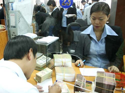 Ngân hàng vẫn đua xé rào lãi suất