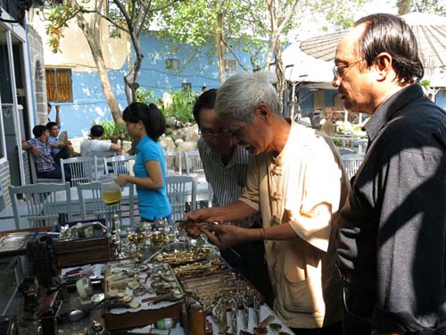 “Chợ tình” đồ cổ