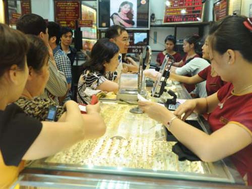 Vàng sắp chạm mức thấp nhất trong năm