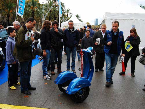 Chiêm ngưỡng mẫu xe Vespa hai bánh độc và lạ